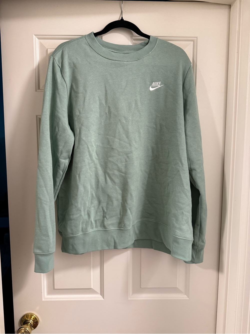 Nike Women’s Crewneck Sweatshirt in Sage Green with White Logo - Size XL